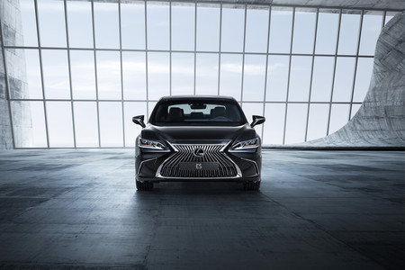 Lexus ES 2019