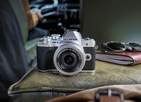 Olympus E‑M10 Mark III, Canon EOS M100, Sony A7 III y más cámaras, objetivos y accesorios en oferta: Llega Cazando Gangas