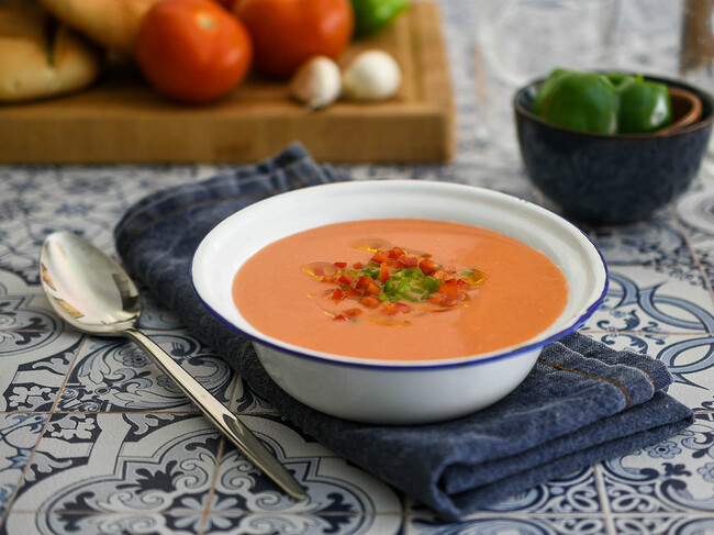 Gazpacho con Monsieur Cuisine, la mejor receta para preparar con el robot de cocina de Lidl