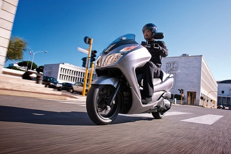 Salón de Milán 2012: Honda NSS 300 Forza, el nuevo Scooter del ala dorada