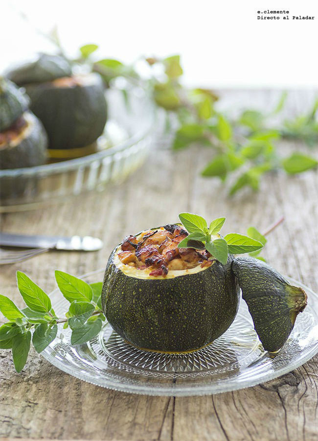 Calabacines rellenos de pollo y piquillos: receta de aprovechamiento con sabor mediterráneo