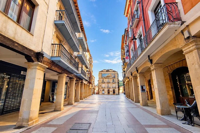 Es La Ciudad Mas Infravalorada De Espana Pero Los Turistas La Han Convertido En Su Favorita Para El Otono