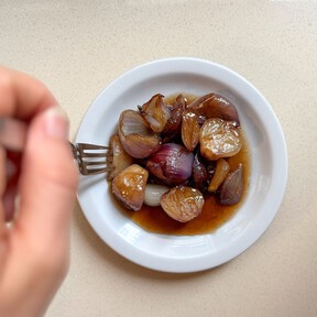 Chalotas caramelizadas, una guarnición atractiva para dar un toque especial a tus comidas