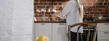 Una interiorista recuerda que a medida que envejecemos “los electrodomésticos de la cocina no pueden ir a ras de suelo”