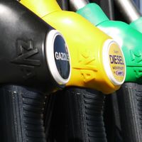 Llega el diésel azul o R33 BlueDiesel: mayor presencia de biocombustible para reducir un 20 % las emisiones de CO₂