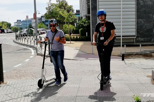 Estos son los seis errores más comunes cuando se usan los patinetes eléctricos, y que son sancionables