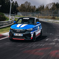 Tiene 8 hp y acaba de romper un récord en la pista más famosa del mundo: este auto oficialmente tiene la vuelta más lenta de Nürburgring 