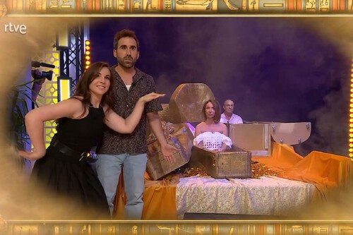 El entierro de 'La familia de la tele' fue literal. Y a nadie le importó