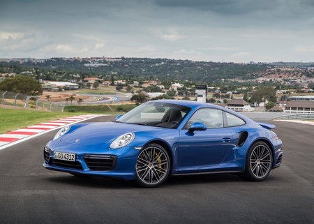 Por 1.4 millones de pesos puedes convertir tu Porsche 911, Cayman o Boxtser en un bonito híbrido