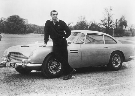 Aston Martin DB4- James Bond