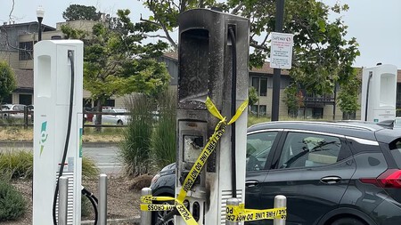 Rivian R1t Se Incendia En Estacion De Carga 5