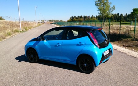 Toyota Aygo X Cite Azul 04