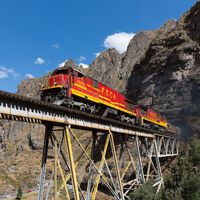 "Vou construir trilhos onde as lhamas pastam": o trem que cruza 68 túneis e 55 pontes a quase 5 mil metros de altitude nos Andes 