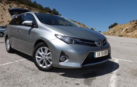 Toyota Auris Touring Sports 120D Active Llantas Pack Look