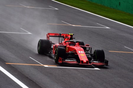 Charles Leclerc es el más rápido de los entrenamientos en un complicado día de lluvia en Monza