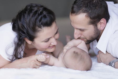 Crecer en un hogar bilingüe ayuda a mejorar la atención de los niños desde muy temprana edad