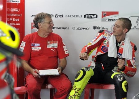 Valentino Rossi y Jeremy Burguess en los test de Qatar