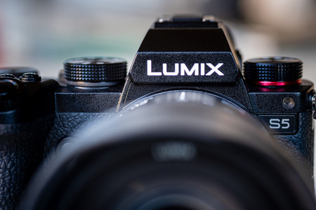 Panasonic Lumix S5, una técnica de Natalia Taffarel, Richard Avedon y más: Galaxia Xataka Foto