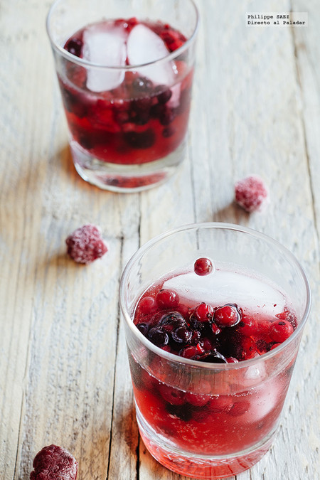 Coctel de vino espumoso con frutas rojas. Receta