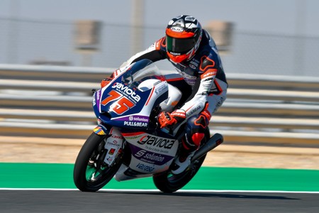Albert Arenas domina en Catar para ser el primer líder del mundial de Moto3 en 2020