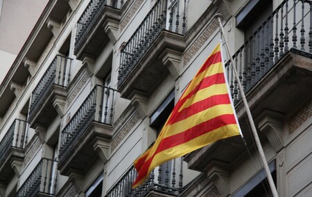 Una oferta de trabajo indica que Apple está preparando la versión de Siri en catalán y varios idiomas más