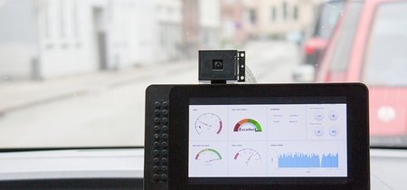 WiFi, un panel a lo Tesla o una consola retro por muy poco dinero: 17 proyectos para usar una Raspberry Pi en tu coche 