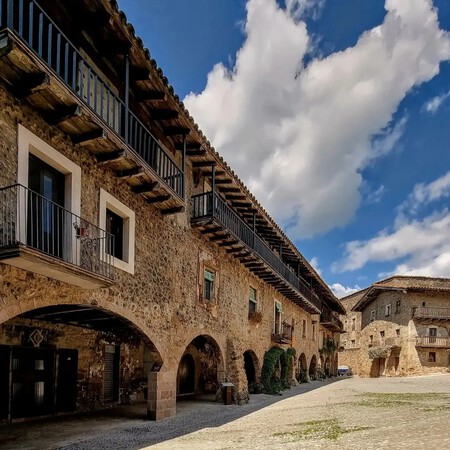 Villa Medieval Pueblo Encantador Volcanes Girona Cataluna Espana Escapada Otono Bonita Barata Buena Comida Gastronomica
