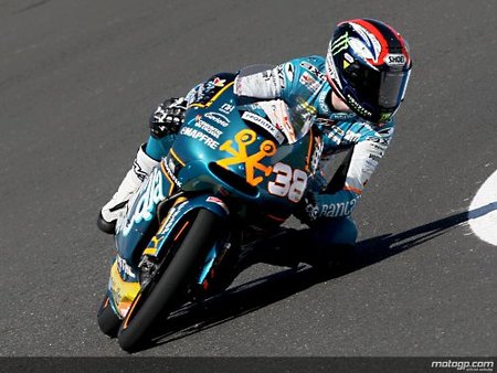 Bradley Smith se crece y logra la pole ante su público