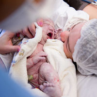 Preciosas y emotivas imágenes que muestran la belleza del parto en estado puro