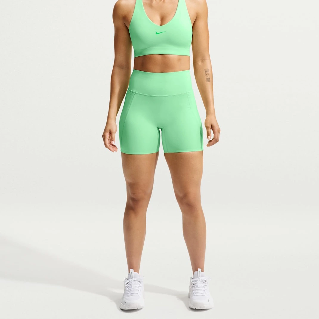 Nike Universa