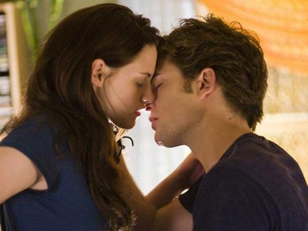 ¡Por fin Robert Pattinson y Kristen Stewart consuman en la gran pantalla!