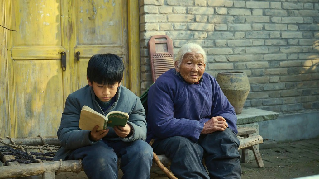 'Vivir la tierra' es la resistencia de un pueblo atrapado entre la tradición y el progreso: una emocionante fábula rural china con un personaje memorable