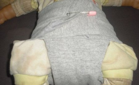 Pañal de emergencia con una camiseta vieja