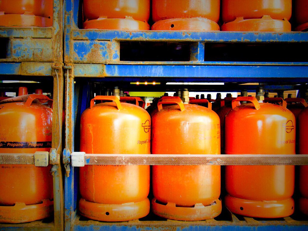 El precio de la bombona de butano baja mañana 17 de enero de 2023: esto es lo que costará la clásica bombona naranja de 12,5 kilos