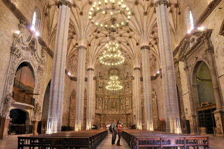 Interior De La Catedral De Santa Maria En Barbastro