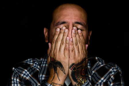 Cómo posar las manos de los modelos para lograr buenos retratos