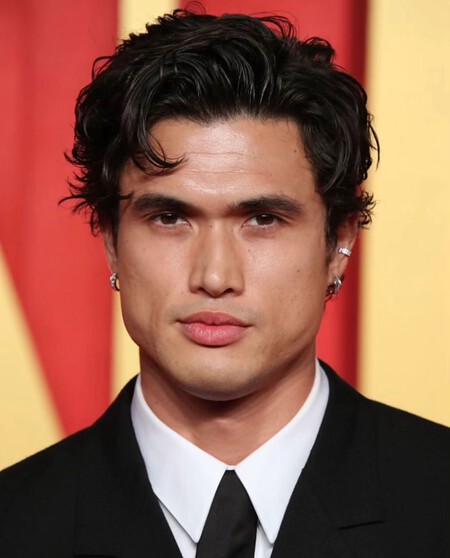 Primero Fue El Mullet Y Luego Los Rizos Ahora Los Chicos Con Mas Estilo Apuestan Todo Al Desenfado Y La Rebeldia Luciendo Un Mechon Sobre La Frente