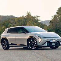 He probado el Kia EV4, un eléctrico que acierta con la receta del Volkswagen Golf: un coche para todo y para todos