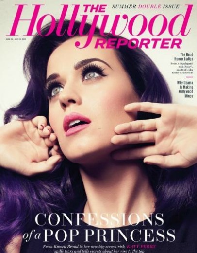 Katy Perry, mona, pero con cara de susto