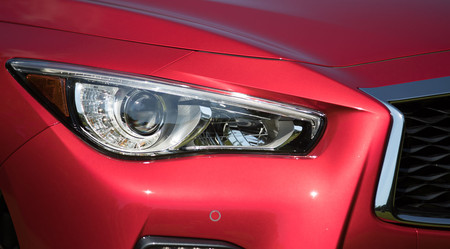 Infiniti Q50 ópticas delanteras