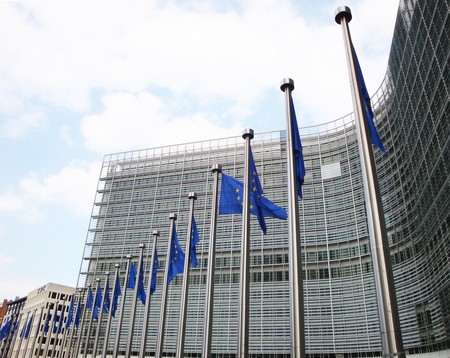 Cerrojazo a la 'tasa Google' para grandes tecnológicas: la UE renuncia tras el bloqueo de Irlanda y los países nórdicos