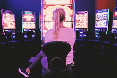 Coto a la publicidad de apuestas en internet: anuncios solo para seguidores en redes sociales y 'spots' de vídeo solo de madrugada