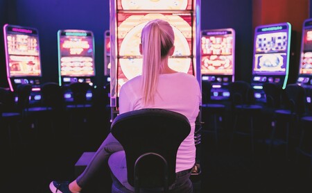 Coto a la publicidad de apuestas en internet: anuncios solo para seguidores en redes sociales y 'spots' de vídeo solo de madrugada