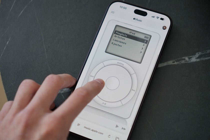 Hay un iPod virtual escondido en la web de Apple. Cumple 25 años y así puedes encontrarlo