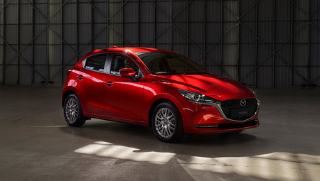 El Mazda2 se actualiza: ahora es mild-hybrid y ya está disponible en España partiendo de los 19.000 euros