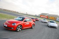 Volkswagen Beetle contra Volkswagen Golf GTI 35, prueba en el Circuito del Jarama