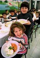 Profesores y padres trabajan conjuntamente para mejorar la alimentación infantil