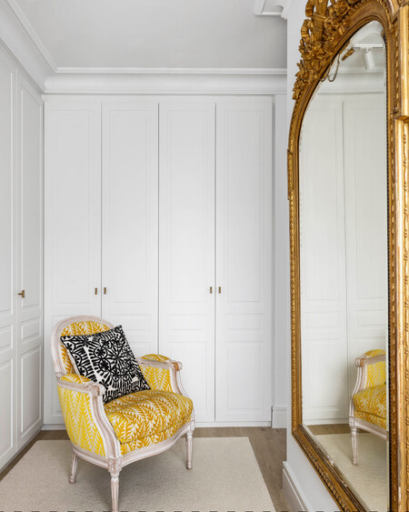 Un Dormitorio Distribuido Como Si Fuera Un Pequeno Apartamento Dentro De La Casa Esta Suite Com 3