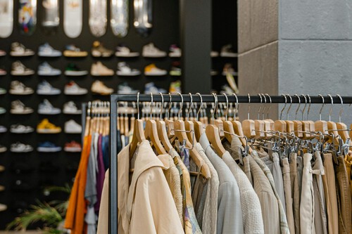 Adelanta tus compras de Navidad y estrena armario con hasta un 75 % de descuento: gangas de Nike, Adidas y más  