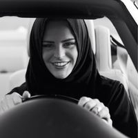 Las mujeres saudíes acuden por primera vez a un Salón del Automóvil. ¿Aperturismo o estrategia económica?